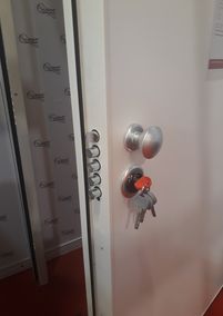 bezpečnostní dveře